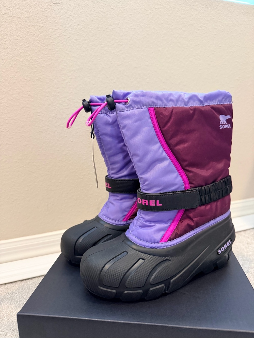 Sorel Youth Flurry Boots in Purple Dahlia, Size 4